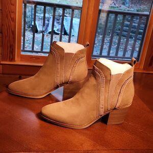 NEW MIA Carrol Fringe Western Bohemian Heeled Ankle Boots, Size 10, Tan Taupe